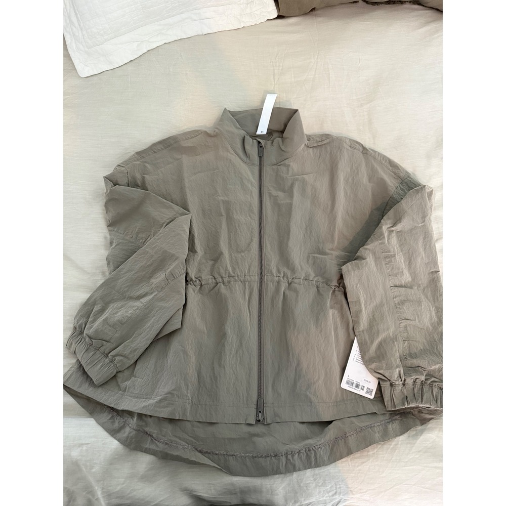 NWT Lululemon Lightweight Relaxed Fit Jacket High Neck Elastic Waist WarmAshGray - Picture 2 of 13
